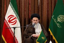 شاعران آئینی، مدافع پیامبر اکرم(ص) هستند