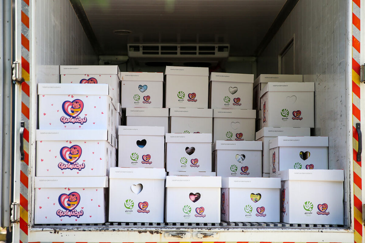 لبخند مادری