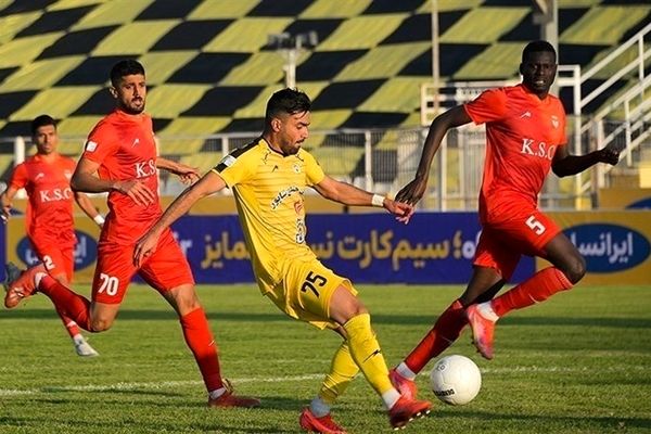 تیم‌های فجر سپاسی و پرسپولیس تهران بدون تماشاگر در شیراز مسابقه می دهند