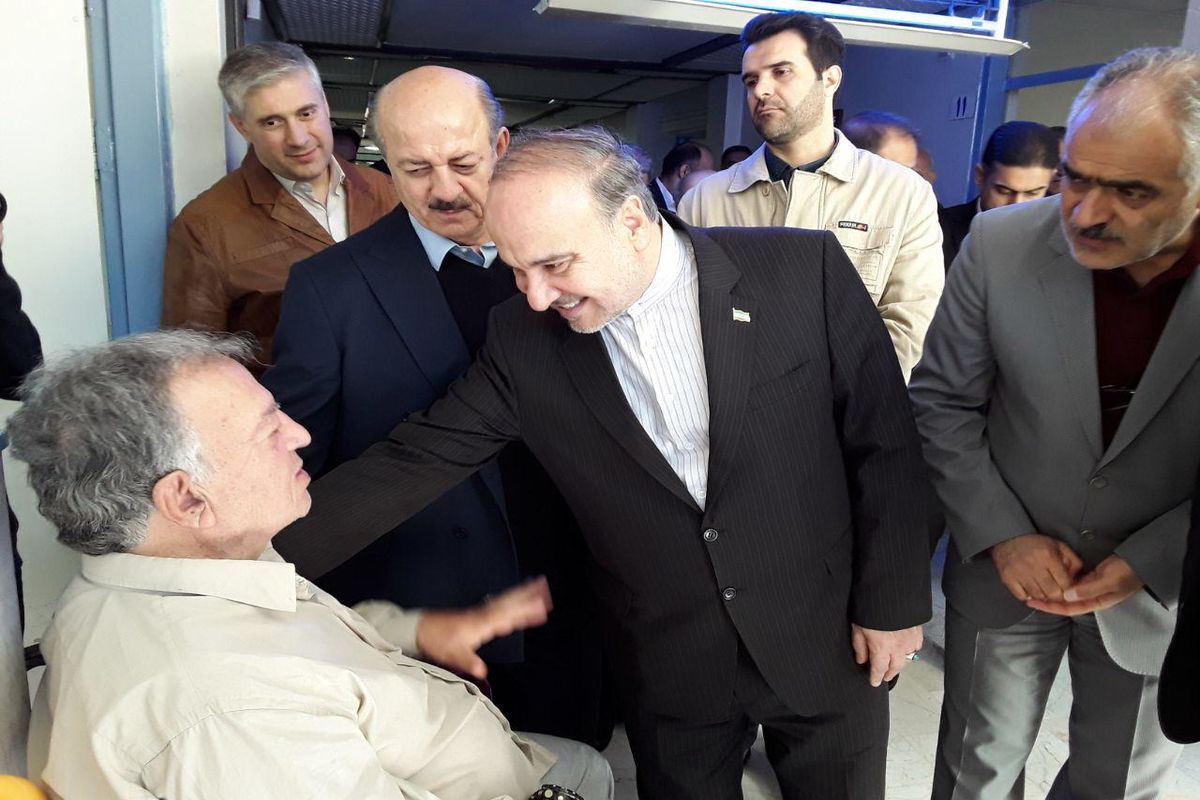 سلطانی‌ فر از آسایشگاه معلولان کهریزک بازدید کرد