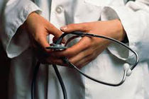 حداکثر کارانه پرداختی به پزشکان ۷۰ میلیون است / مسوولیت پزشکان در قبال بیماران بر کسی پوشیده نیست