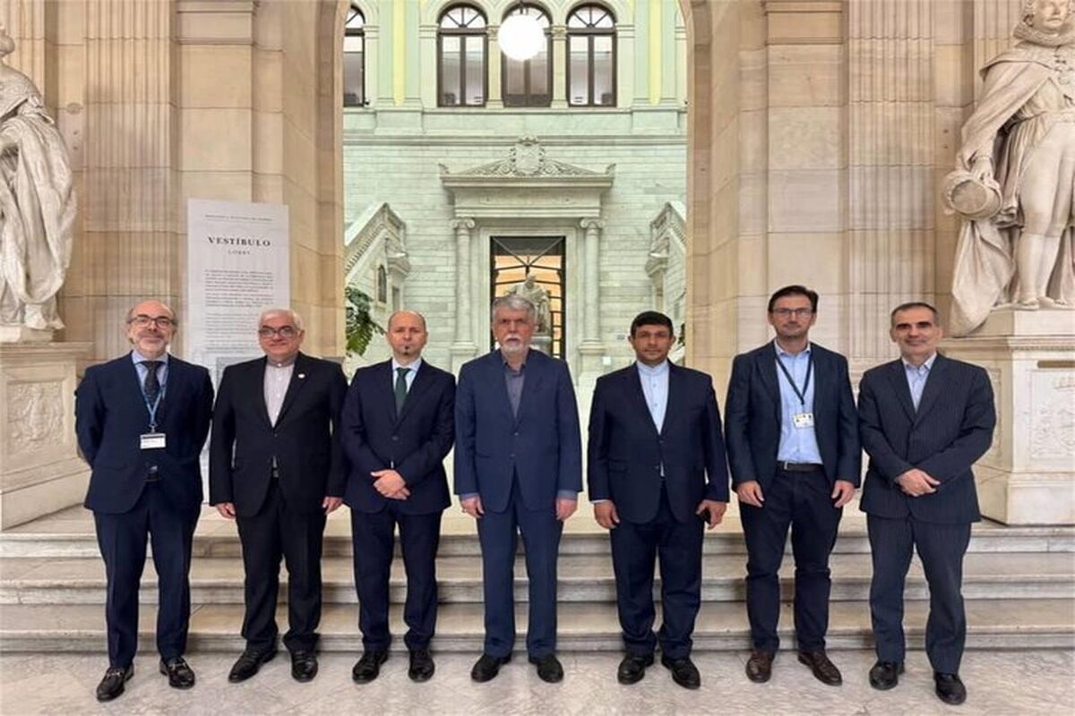 عباس صالحی با رئیس کتابخانه ملی اسپانیا گفت‌وگو کرد