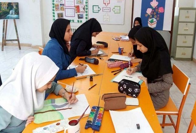 دانش آموزان دهاقانی از کارگاههای مهارتی مرکزآموزش فنی و حرفه ای بازدید کردند