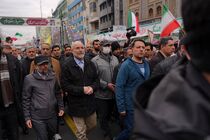 حضور رئیس مجلس در جمع راهپیمایان ۲۲ بهمن