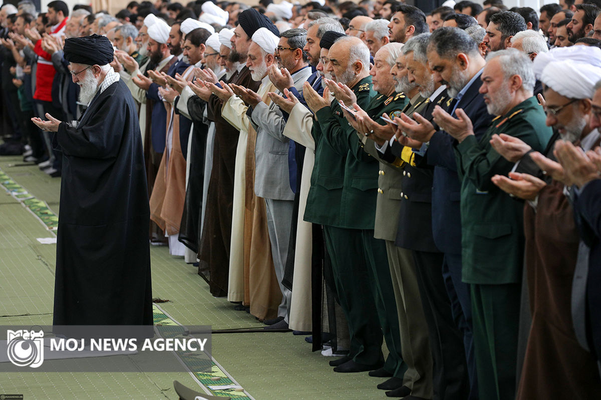 اقامه نماز عید فطر به امامت مقام معظم رهبری