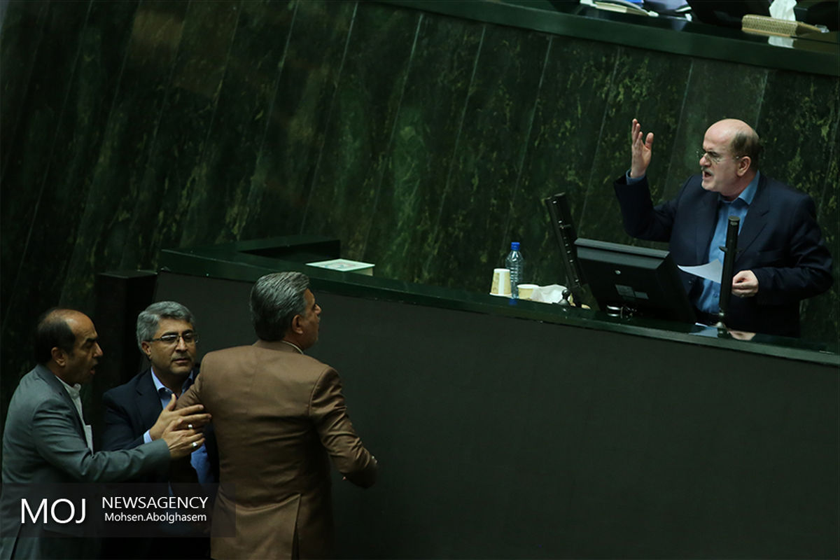 جلسه استیضاح وزیر امور اقتصادی و دارایی