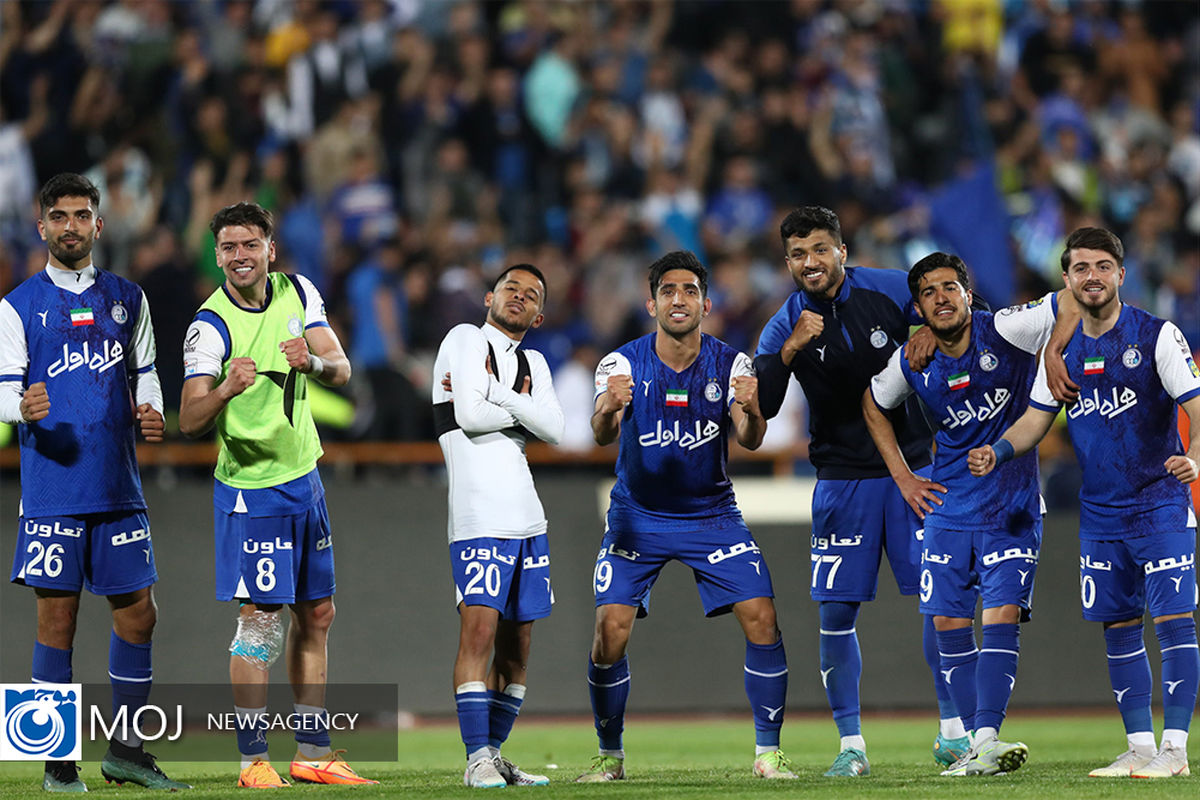 دیدار تیم های فوتبال استقلال و گل گهرسیرجان