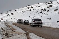 برف و باران در جاده‌های فارس؛ محورهای مواصلاتی باز و تردد برقرار است