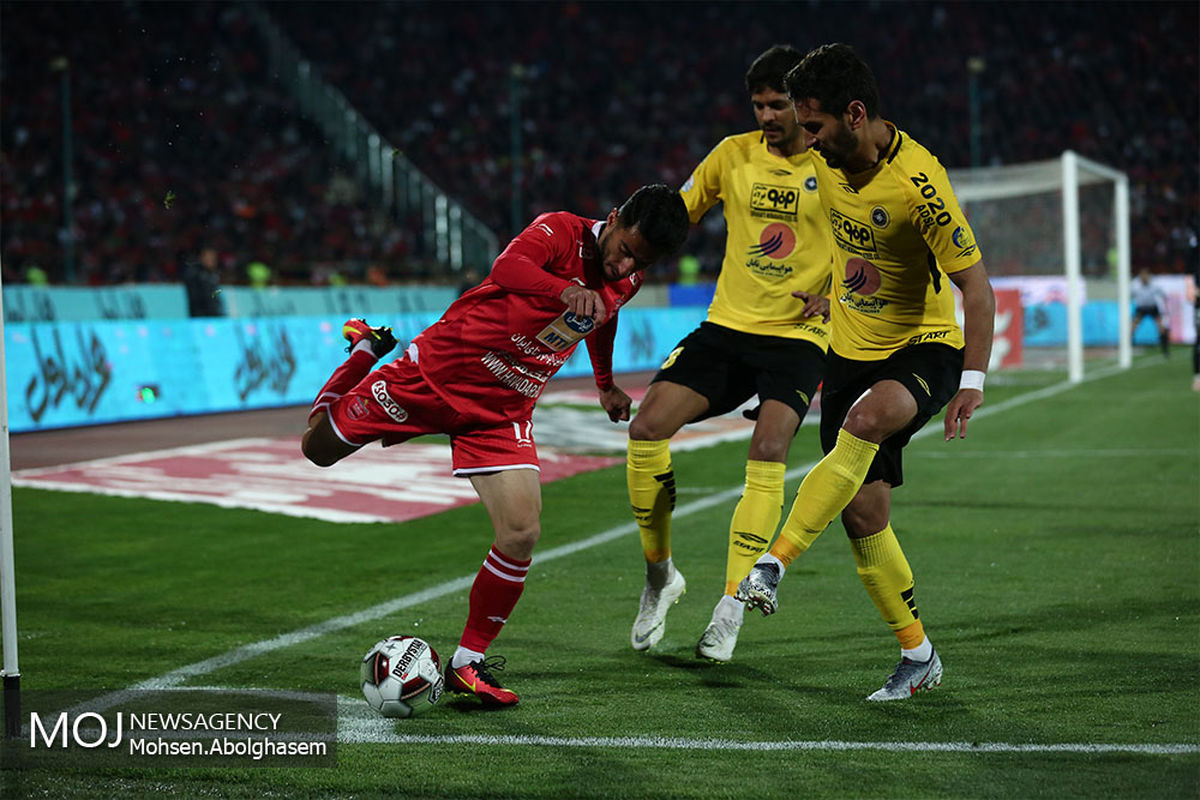 دیدار تیم های فوتبال پرسپولیس و سپاهان اصفهان