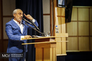 فرهاد رهبر اهل چکش نیست