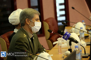 محققان و پژوهشگران باید آن کاری را که موجب غافلگیری دشمن می شود دنبال کنند