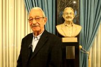 مدیرعامل بنیاد رودکی از استاد حسن ریاحی عیادت کرد