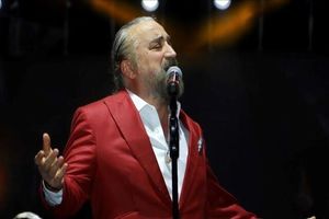 خواننده مشهور ترکیه هنگام اجرا در گذشت