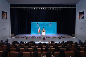 راه‌حل مشکلات کشور در دست دانشجویان است