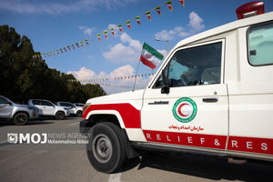 ۱۰۰ گردشگر گرفتار در ساحل کنارک نجات پیدا کردند