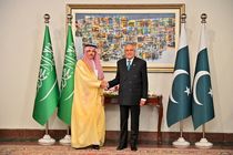 وزیران خارجه عربستان و پاکستان درباره امنیت گذرگاه‌های آبی رایزنی کردند