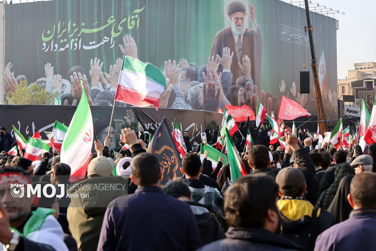 بیعت مردم تهران با آیت الله سید مجتبی خامنه‌ای