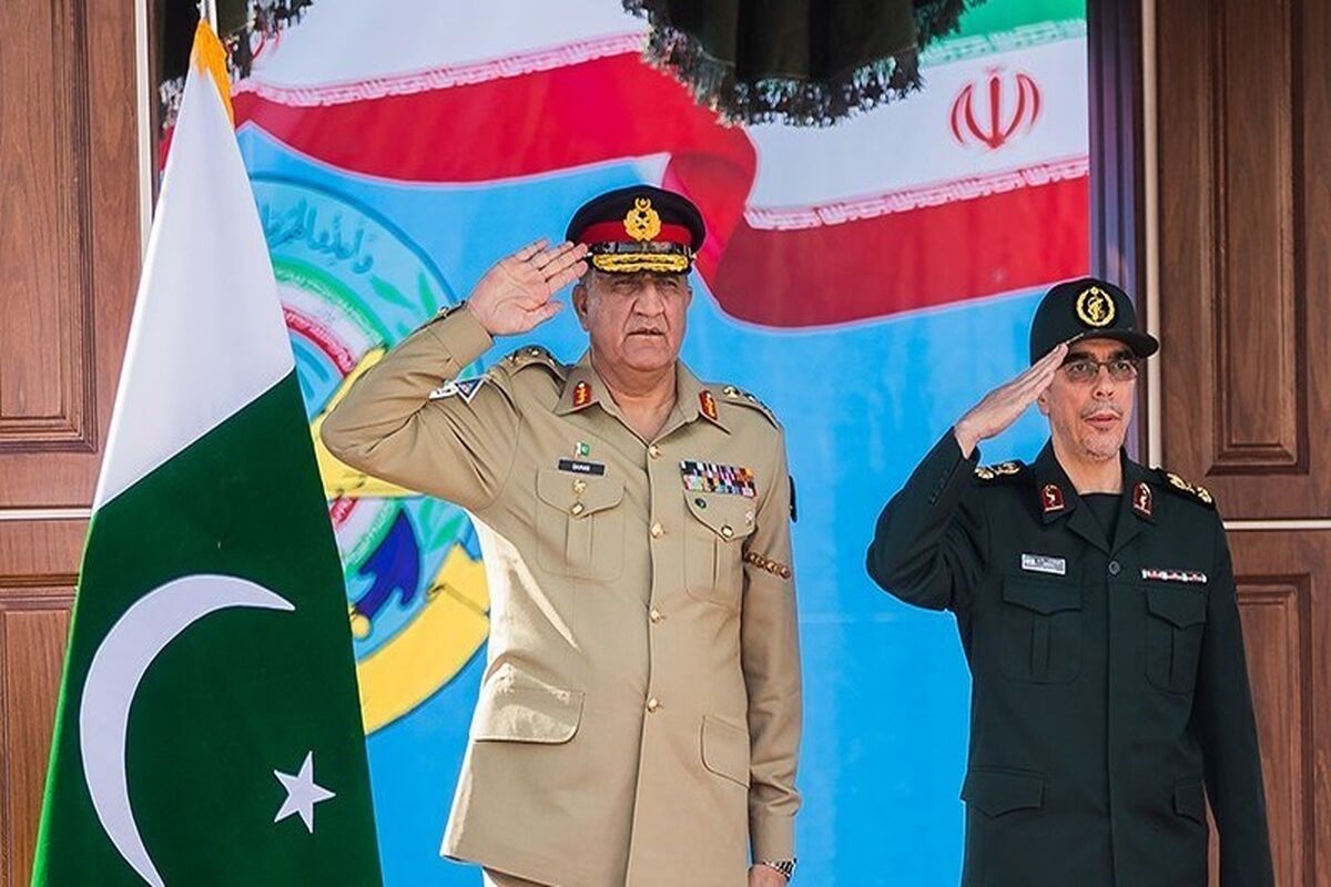 دیدار فرمانده ارتش پاکستان با سرلشکر باقری