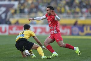 پرسپولیس با جادوی اورونوف سپاهان را در برف زمین‌گیر کرد/پرسپولیس 2 - 1 سپاهان