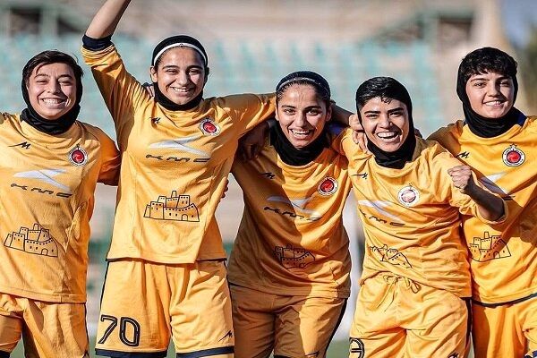 خاتون بم بی رقیب در لیگ برتر فوتبال زنان است