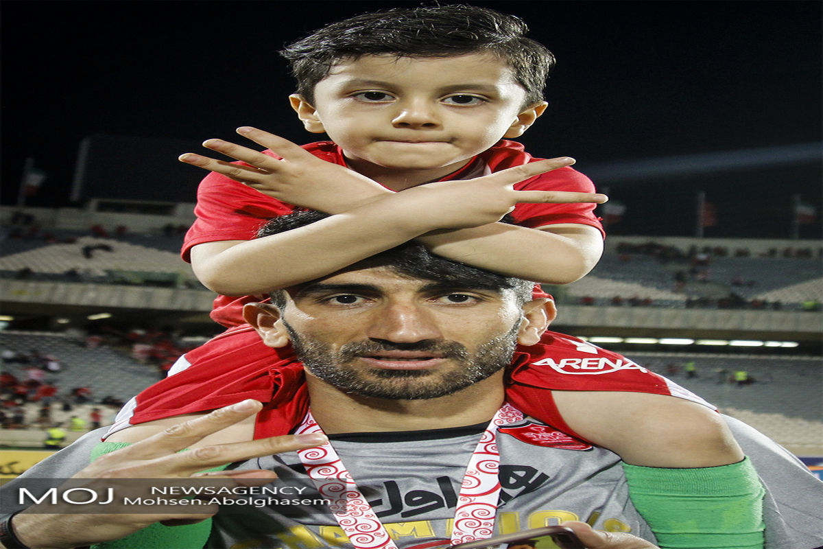 مراسم اهدای جام قهرمانی لیگ برتر فوتبال به باشگاه پرسپولیس