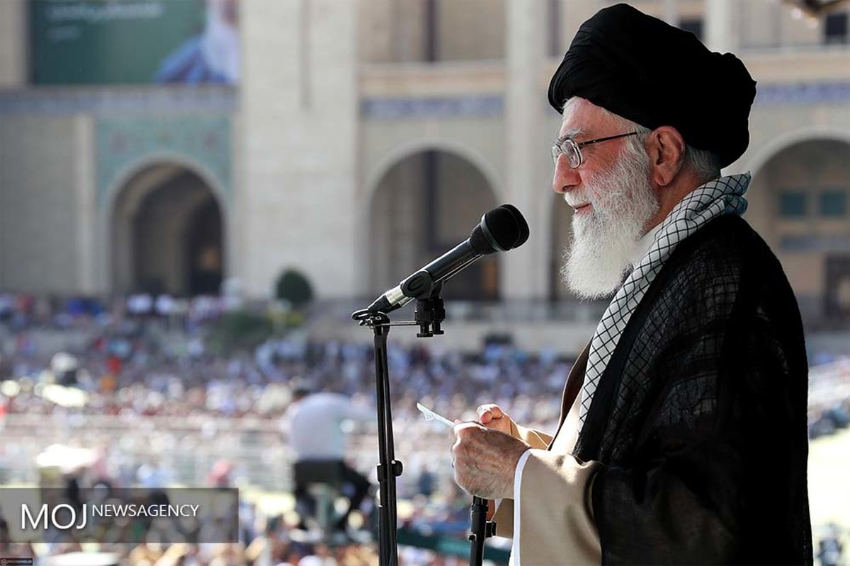 اقامه نماز عید فطر توسط رهبر معظم انقلاب حضرت آیت الله خامنه ای