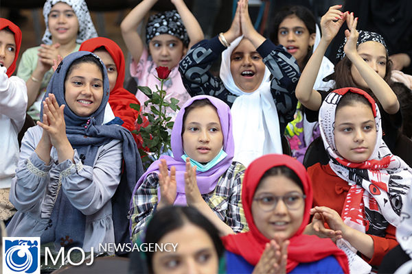 دختر در جامعه ایرانی کادوهای صورتی یا قهرمانان اجتماعی؟