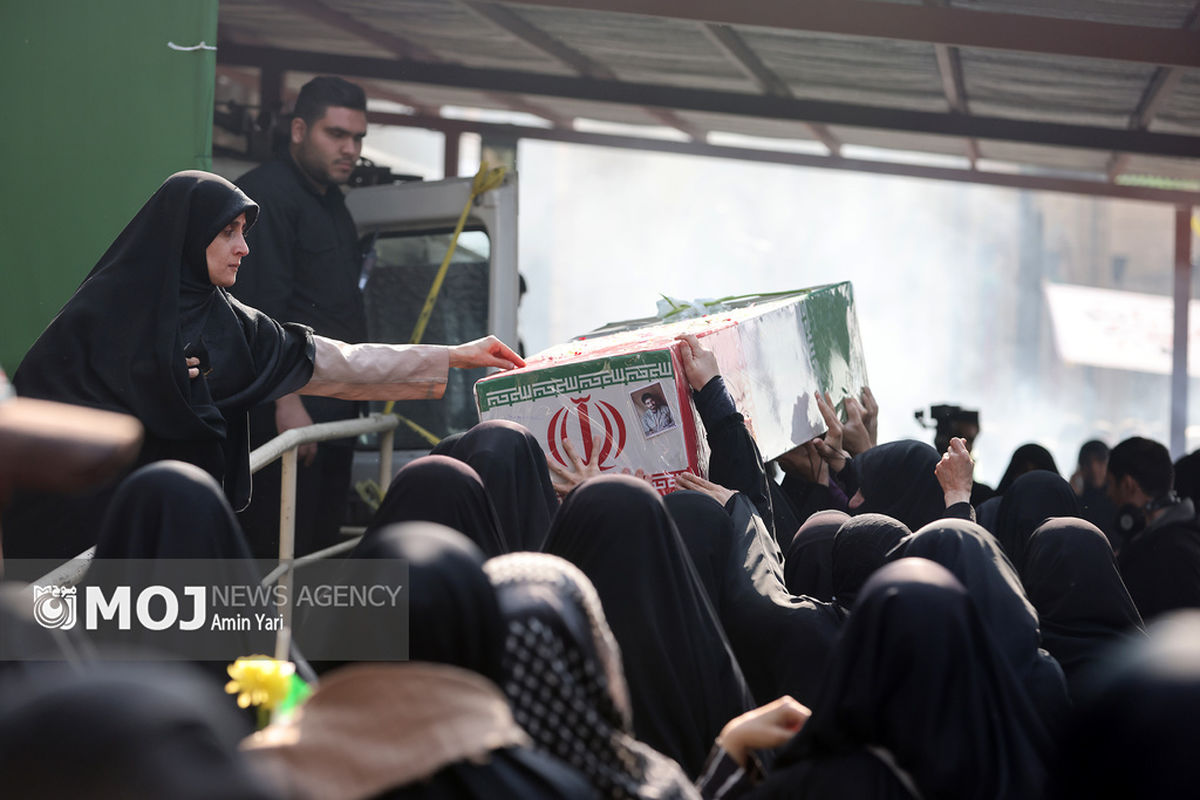 مراسم تشییع پیکرهای مطهر ۱۰۰ شهید گمنام