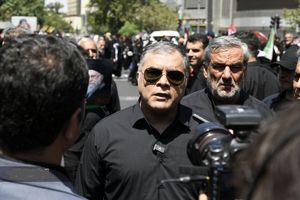 رهبر شهید برای اعتلای کشور ایستادند