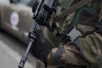 عضو نیروهای حالت فوق العاده در فرانسه خودکشی کرد