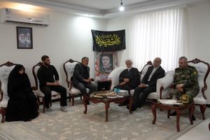 ادای احترام استاندار کرمانشاه به خانواده شهید جعفرزاده