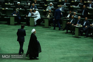 روحانی مجلس را ترک کرد
