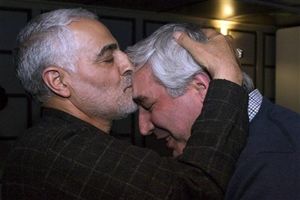 بعد از دیدن فیلم «به وقت شام» گریه کردم/ از طرف مجاهدین و‌ رزمندگان از حاتمی کیا تشکر میکنم