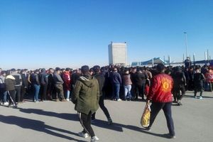 صف‌ طولانی هواداران سپاهان و پرسپولیس برای خرید بلیط