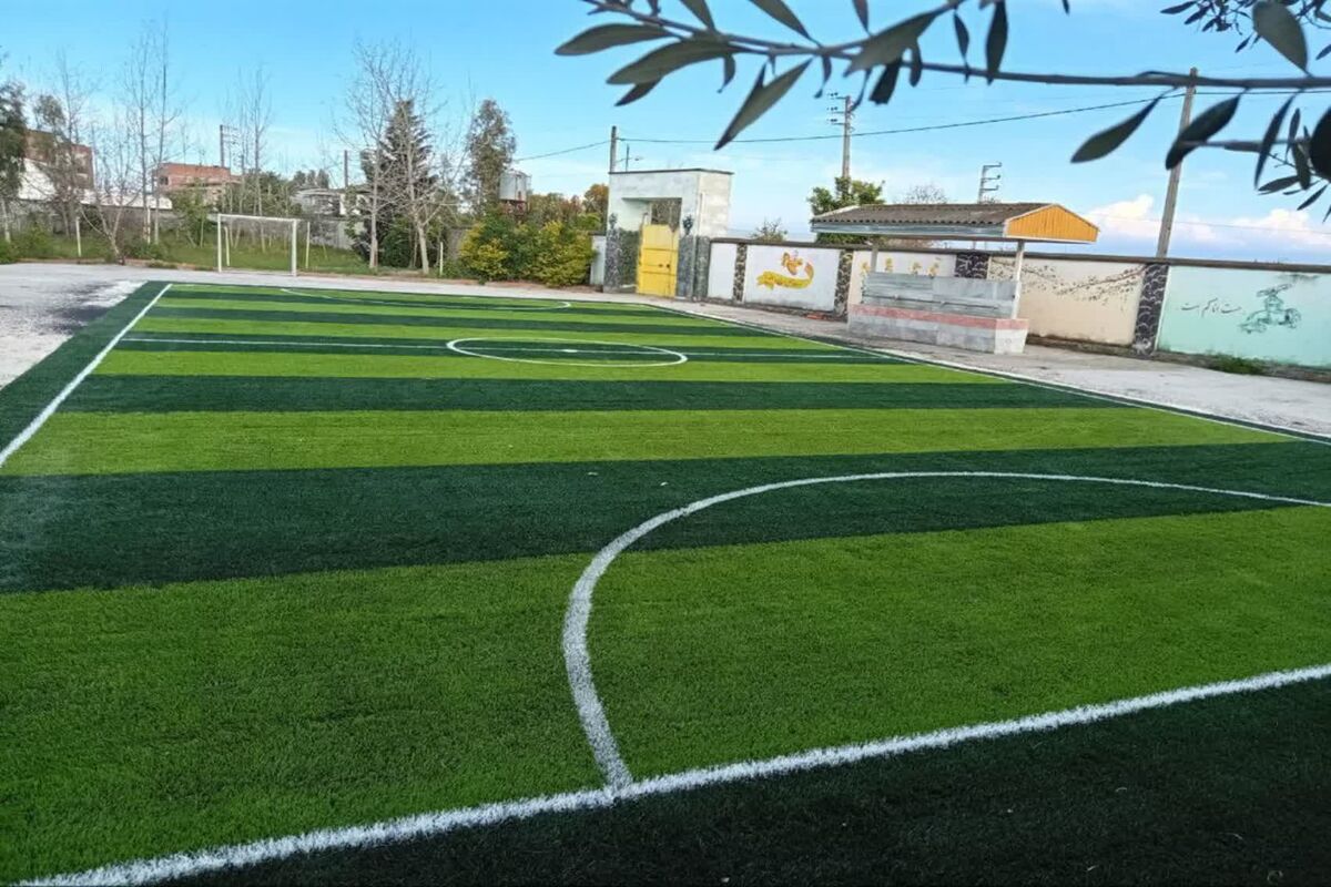 زمین فوتبال طبقده