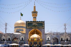 حرم رضوی میزبان زائران در روز میلاد امام موسی کاظم (ع)