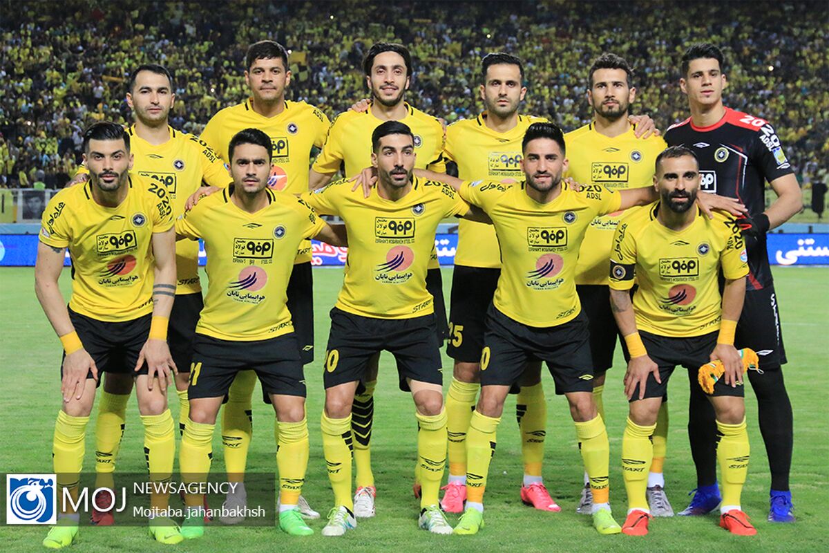 دیدار تیم های فوتبال سپاهان اصفهان و پرسپولیس