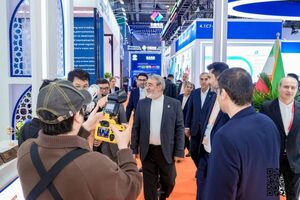 سفیر ایران در چین از غرفه کالاهای ایرانی در نمایشگاه واردات شانگهای بازدید کرد
