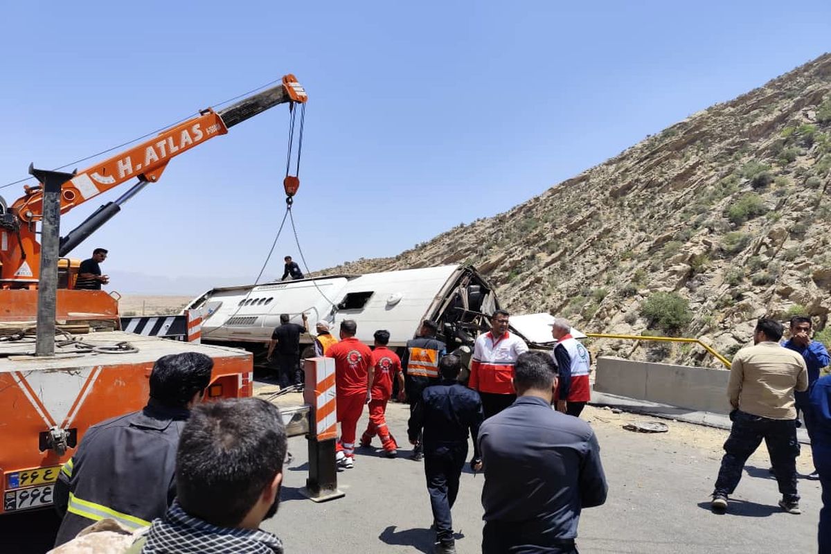 واژگونی اتوبوس در فارس 