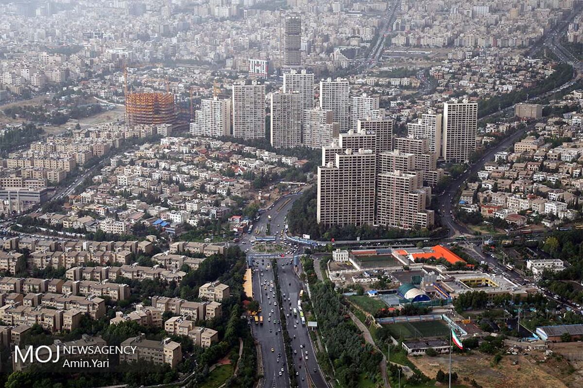 نمای شهر تهران از بالای برج میلاد