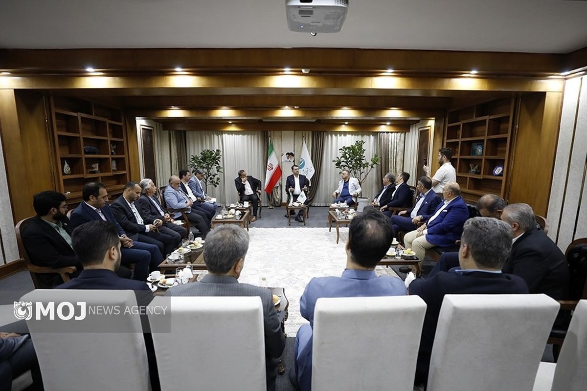 جلسه مجمع سازندگان و مدیر عامل منطقه آزاد کیش