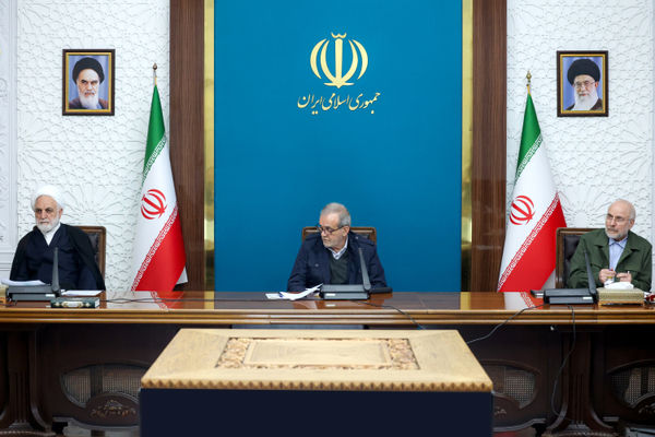 گزارش بانک مرکزی از معیشت مردم و تحولات بازار ارز مورد بررسی سران قوا قرار گرفت