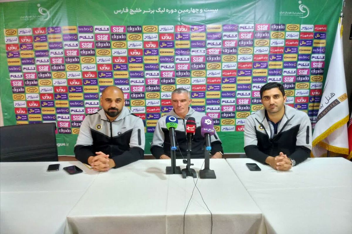 سرمربی تیم سپاهان