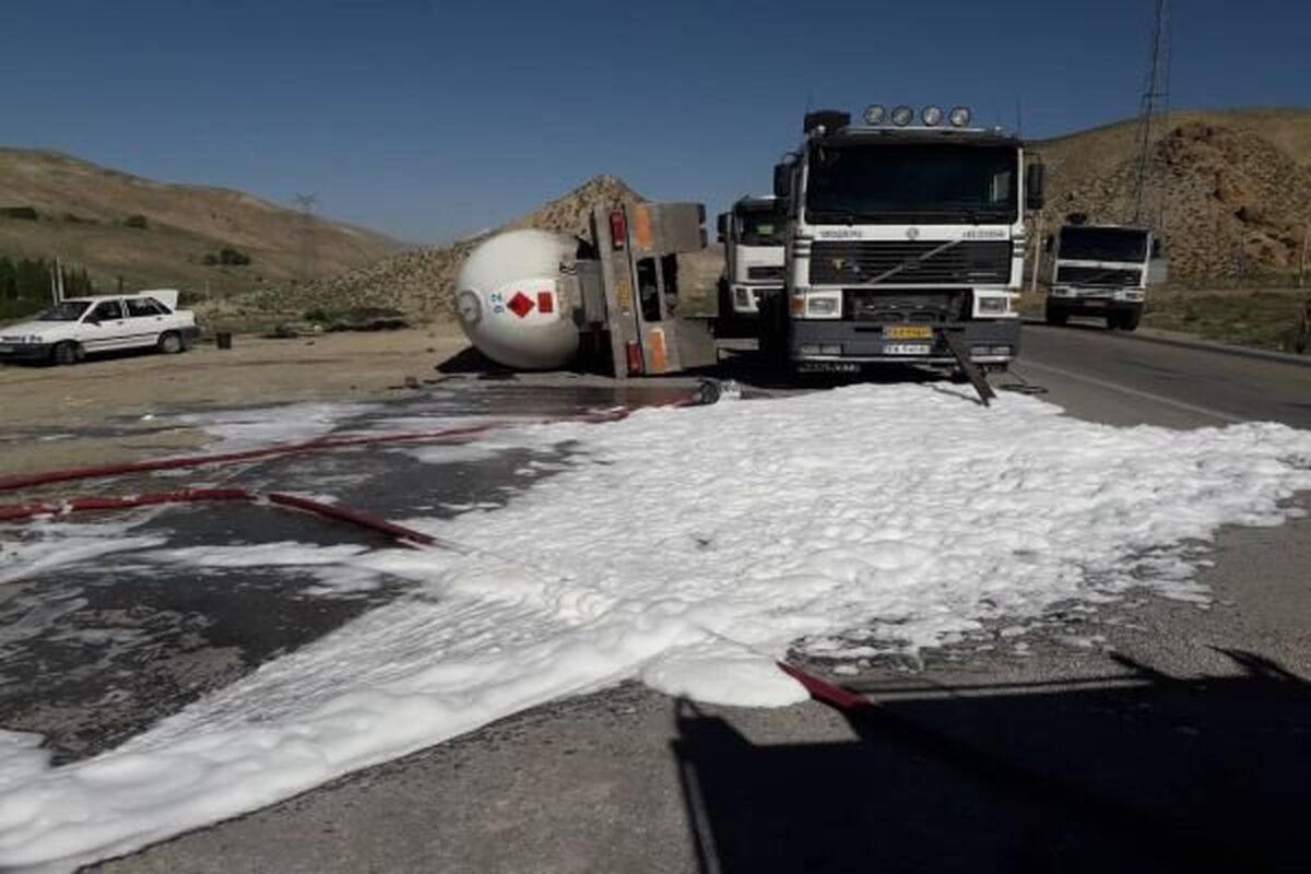 واژگونی تریلی حامل گاز«LPG»