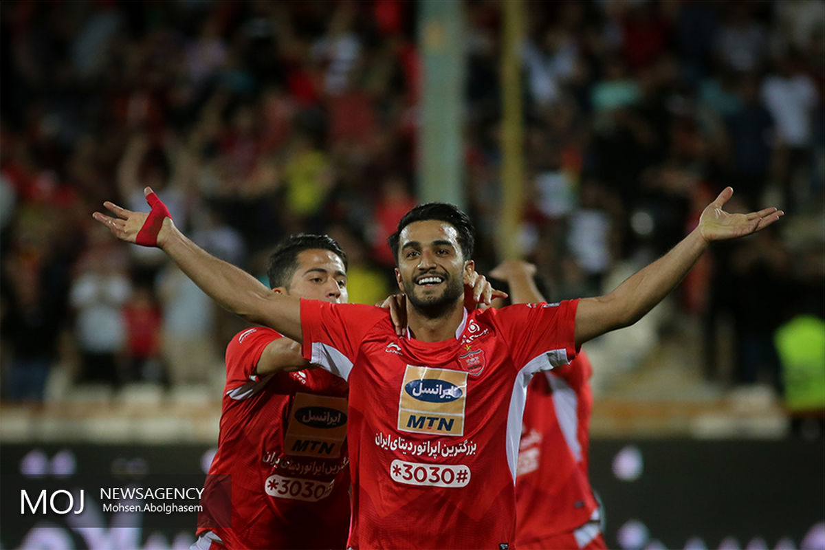 دیدار تیم های فوتبال پرسپولیس و نساجی مازندران