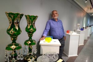 نمایشگاه می تواند هنرمندان پیشکسوت را از مرگ و فراموشی نجات دهد/سود بی زحمت کپی کاران کریستال ایرانی
