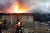 آتش سوزی در بازارچه توپخانه ۵۵ ارتش در اصفهان / علت آتش سوزی در حال بررسی است