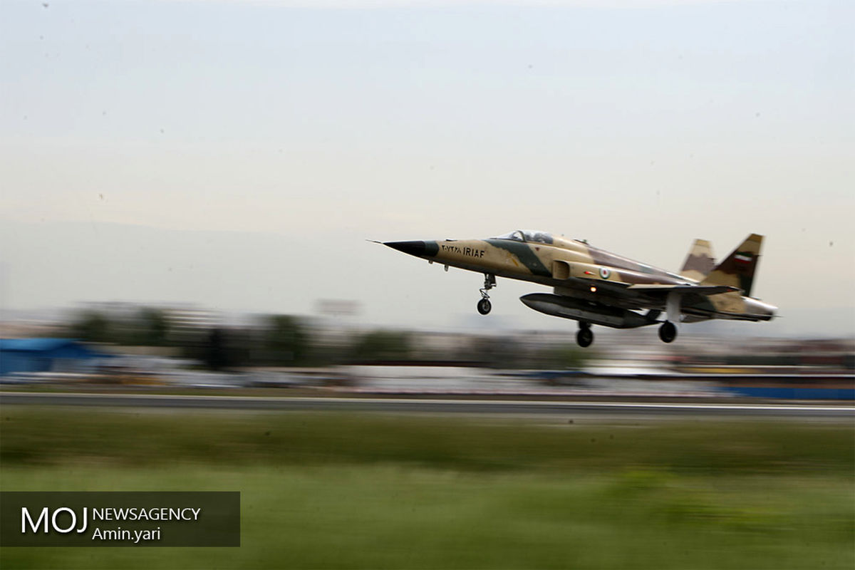 تمرین رژه جنگنده های نیروی هوایی ارتش