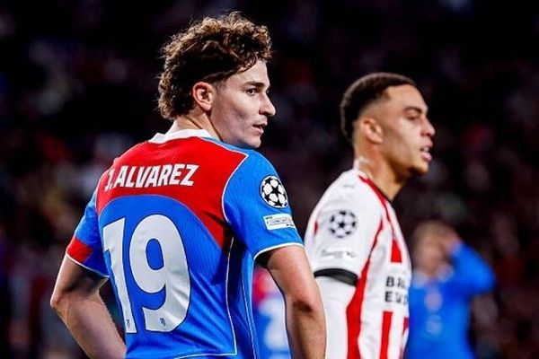 بارسلونا برای جذب خولیان آلوارز با موانع بزرگ روبه‌رو شد