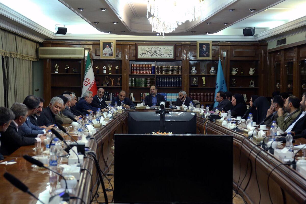 شریعتمداری